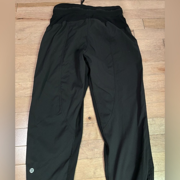 Lululemon Cropped Dance Studio Pants Mid-Rise size 2 in black - Picture 7 of 10